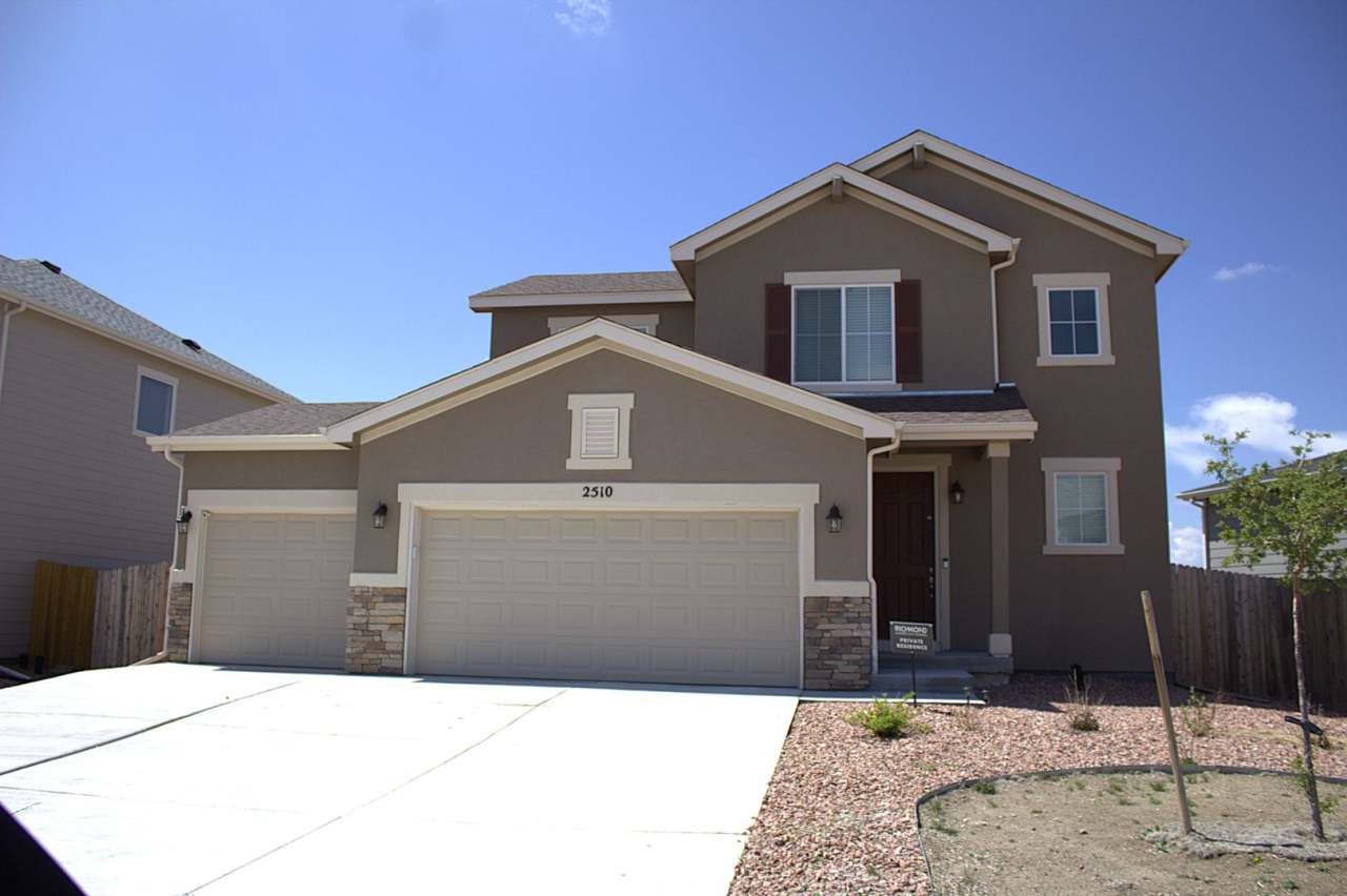 ALL PROSPECTIVE TENANTS MUST SUBMIT A $58 NON-REFUNDABLE APPLICATION FEE PER APPLICANT ONLINE AND BE PRE-QUALIFIED PRIOR TO ANY SHOWINGS