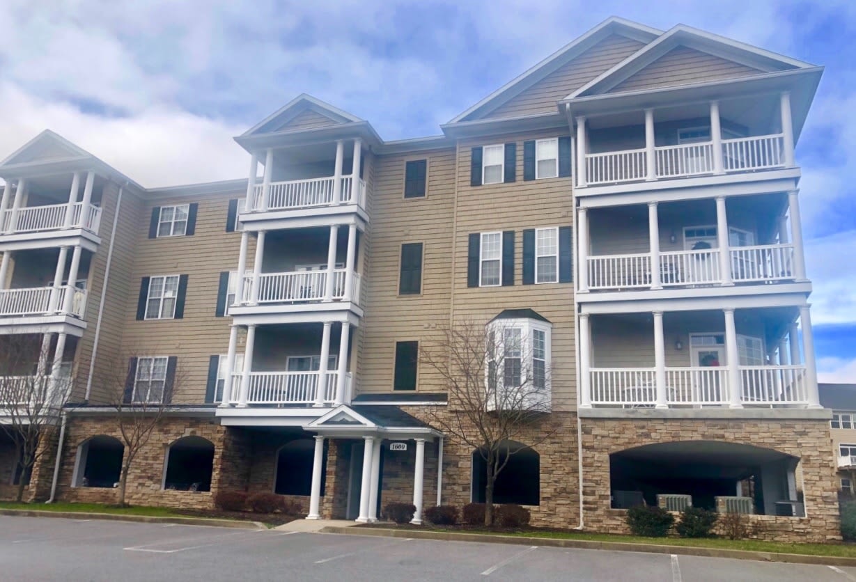 1 bedroom condo Suncrest Village Gated Community Near Hospitals - Available on 06/04/2026