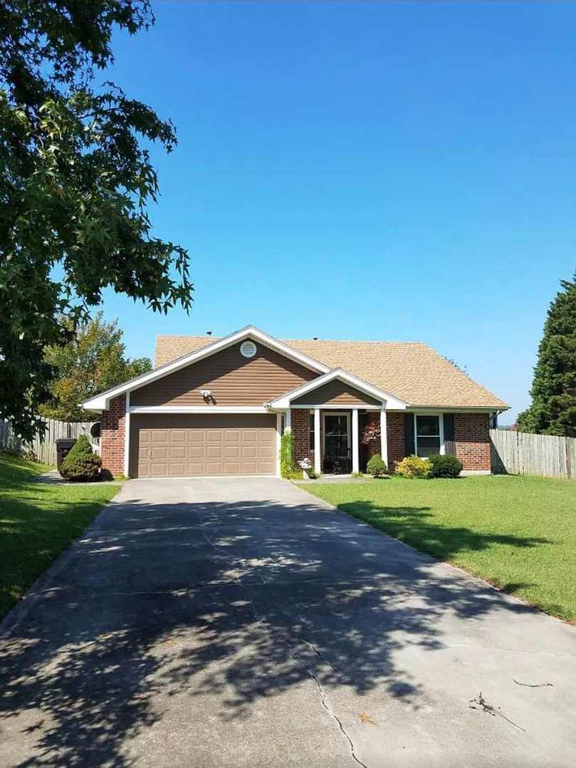 Knoxville 37922 - 3 bedroom, 2 bath home - Contact Susan Niedergeses (865) 300-4722