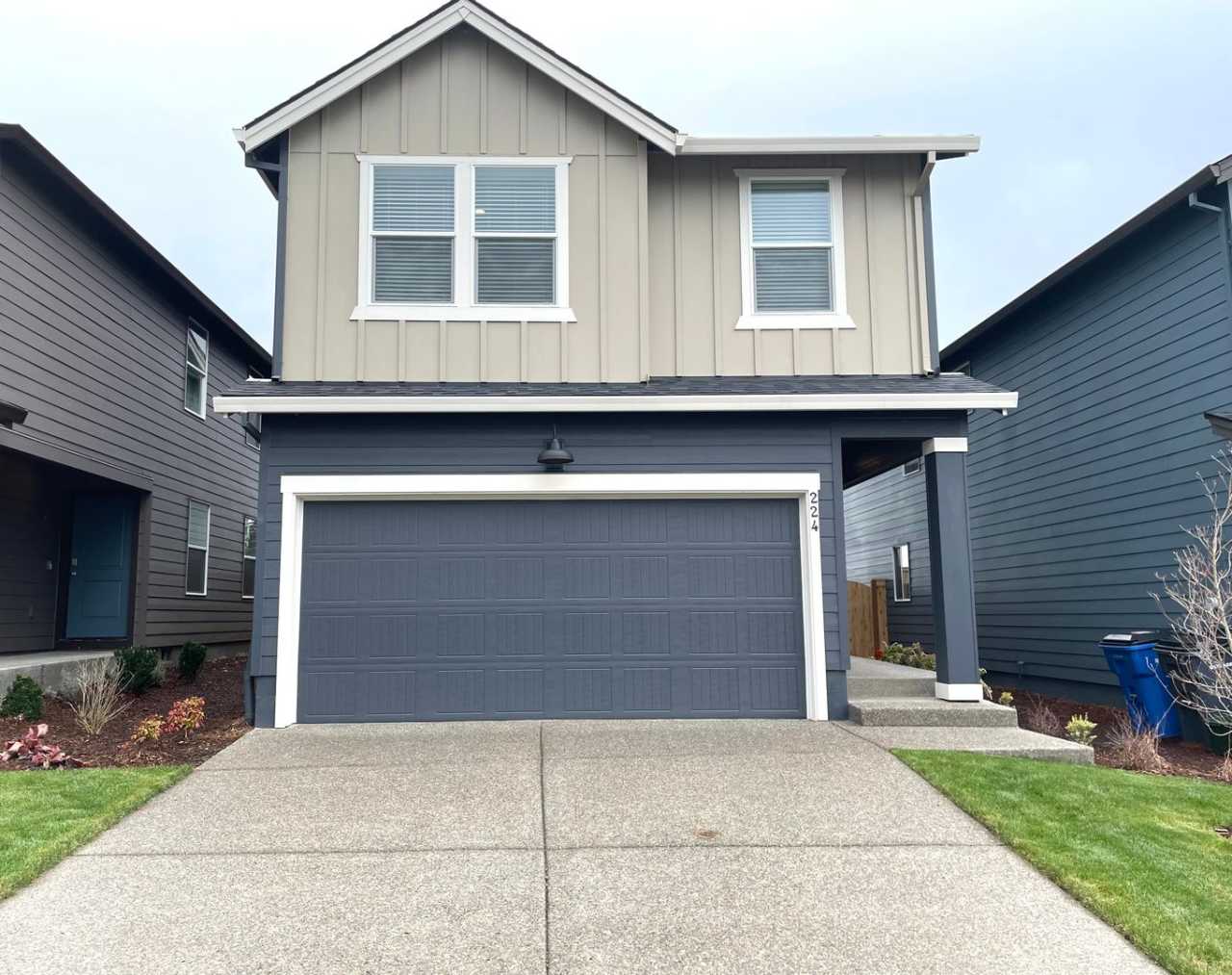 NEWER 4 BED 2.5 BATH PLUS LOFT AREA ! High End Finishes! FENCED BACK YARD !