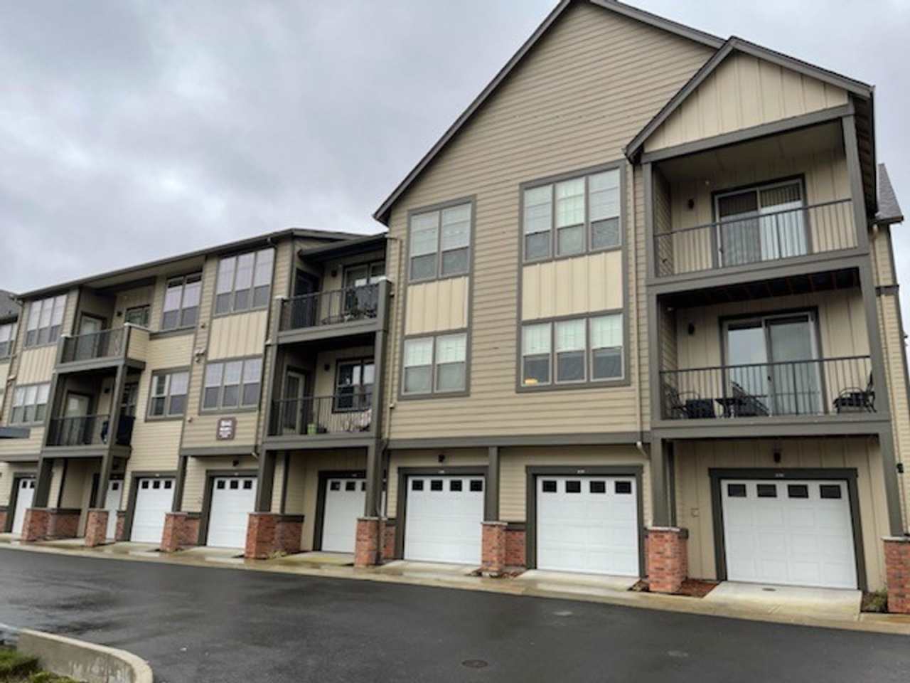 Newer Bethany Condo - 2 bedrooms 2 Baths, 1015 Sq. Ft.