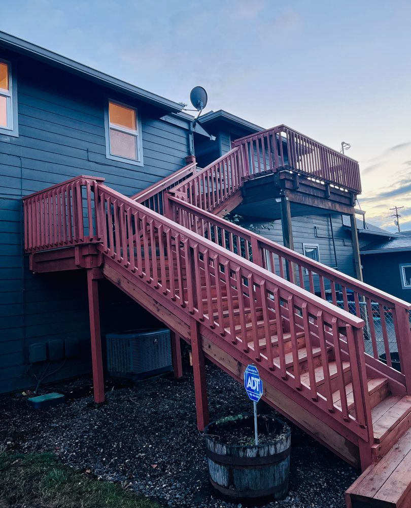 Large renovated 2 bedroom apartment in the heart of Stayton. Don't miss this opportunity!