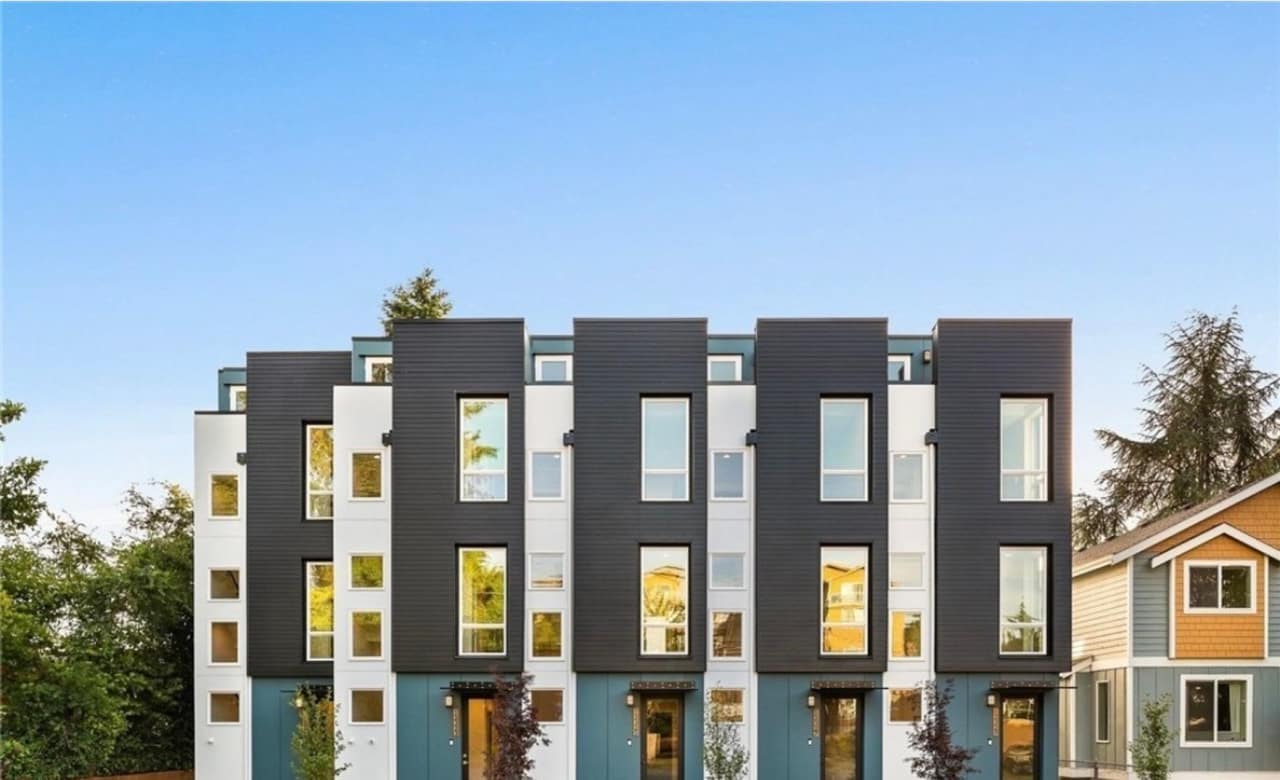 CLICK "REQUEST A TOUR" NOW!