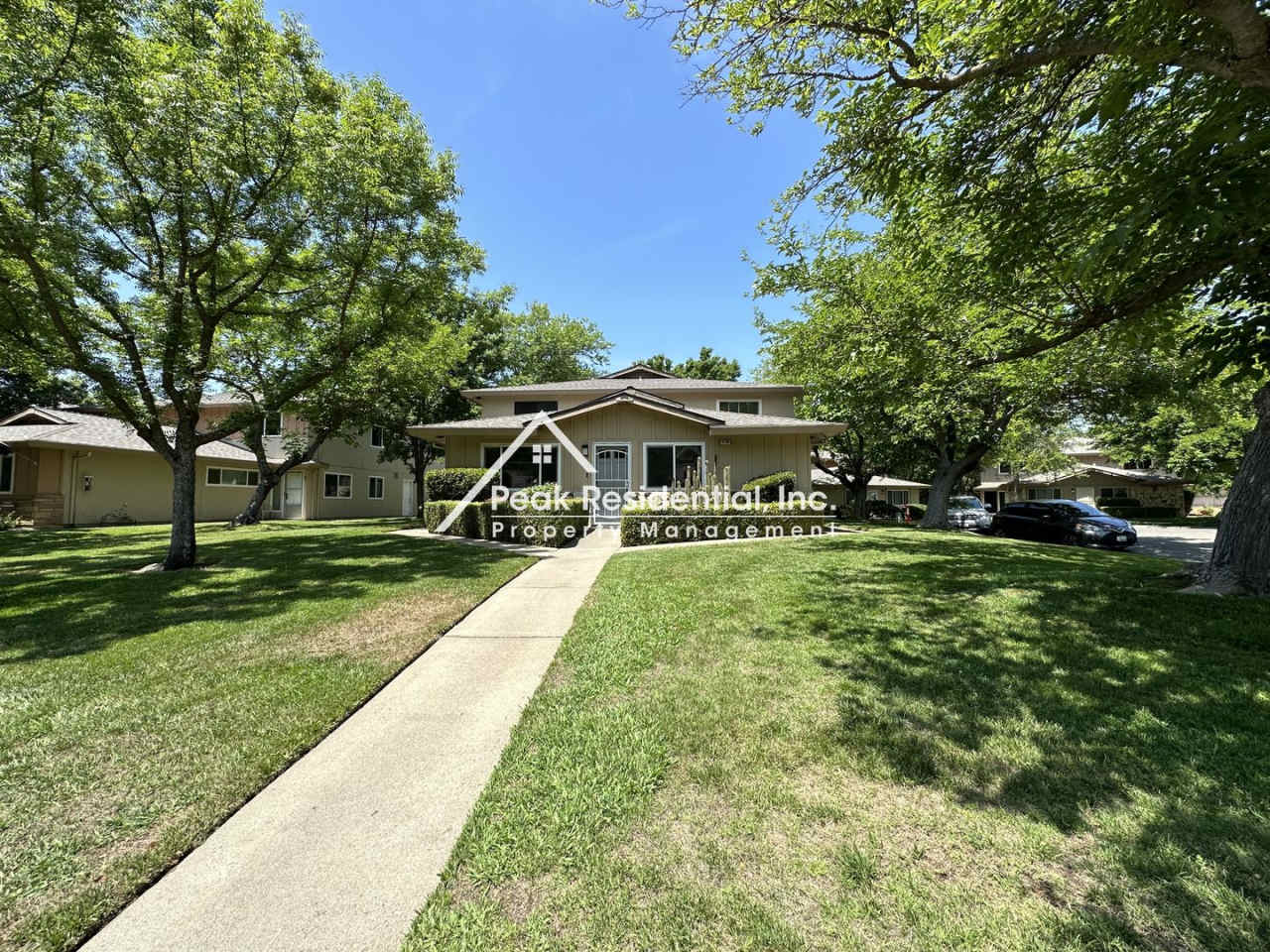 2bd/1ba Condo with 1 Car Garage- Minutes From ARC!