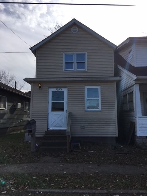 Two Bedroom One Bath Home In Huntington