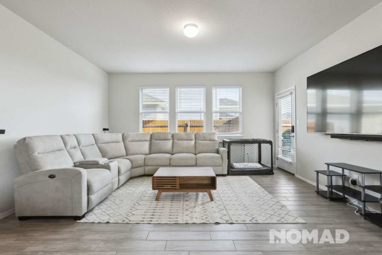 5 Bedroom Single Family Home in Elgin