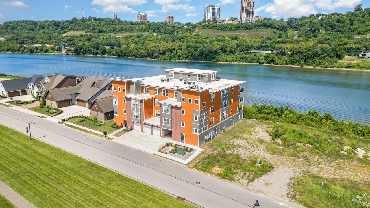 617 Manhattan Boulevard unit: 204