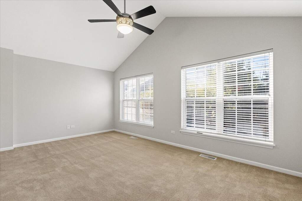 3817 N Milwaukee Ave