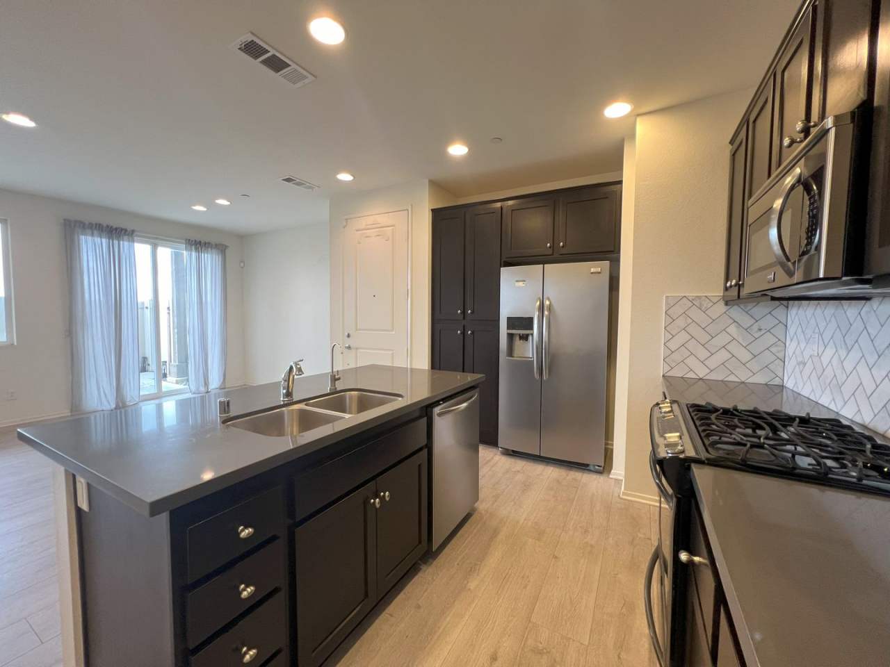 3 Bed 2.5 Bath Townhome in the Vista Del Sur HOA