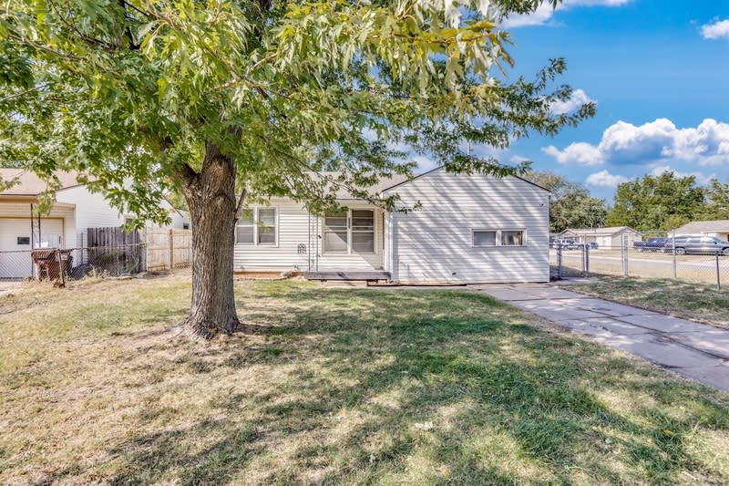 2003 South Glenn Avenue