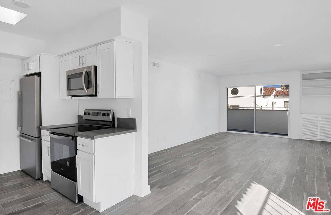 1610 S Beverly Glen Blvd unit: 6