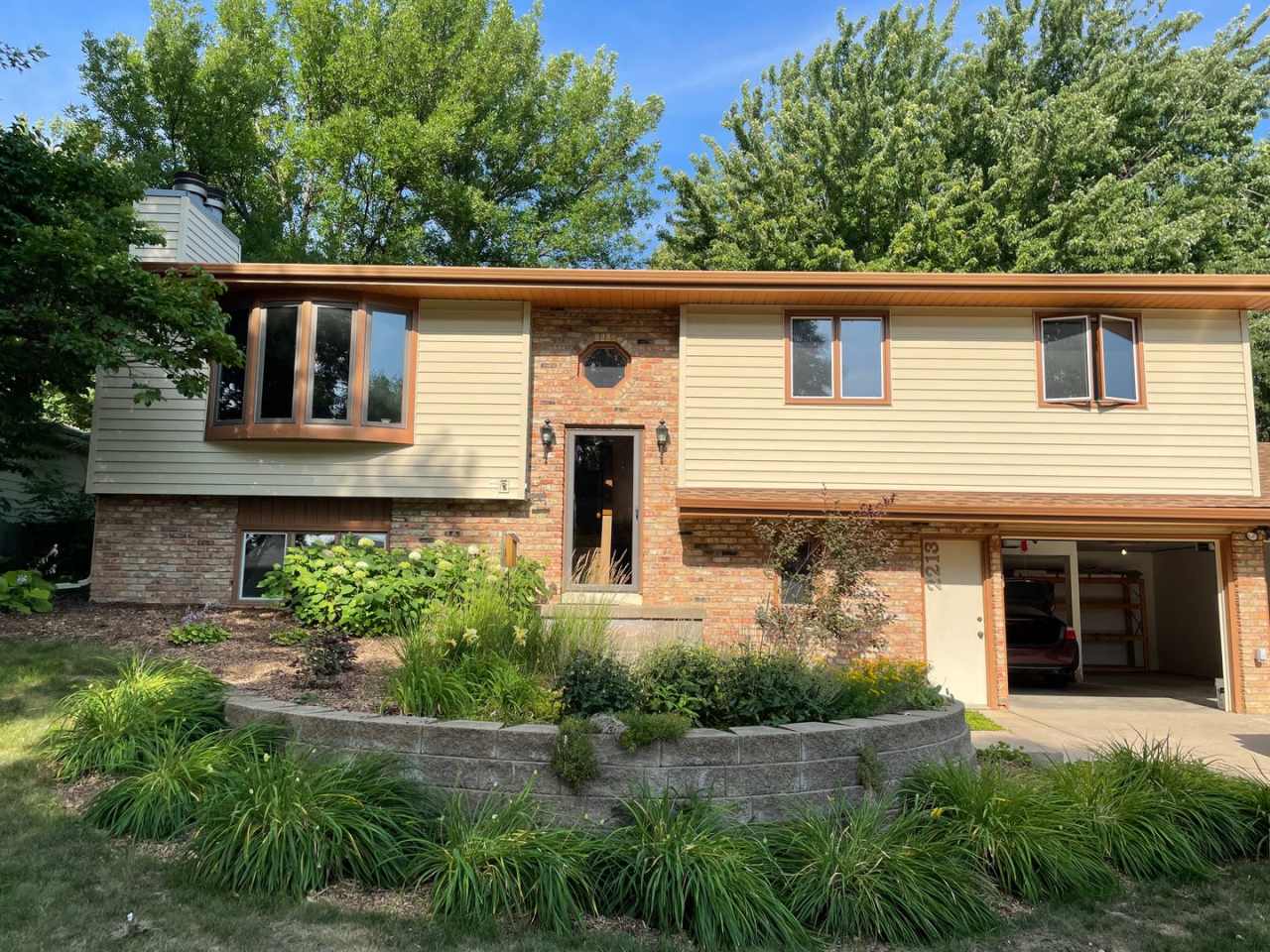 Kingswood Area Rental with Move In Special!