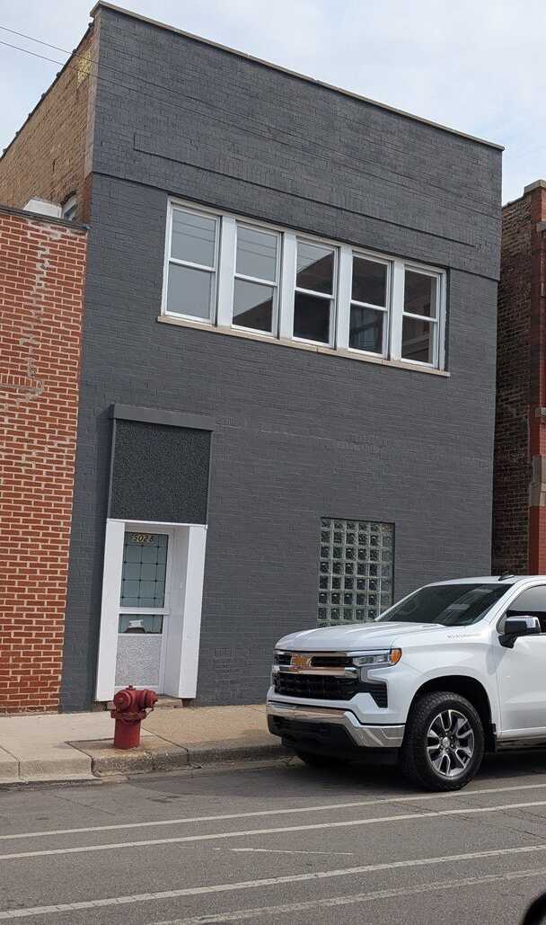 5028 W Lawrence Avenue