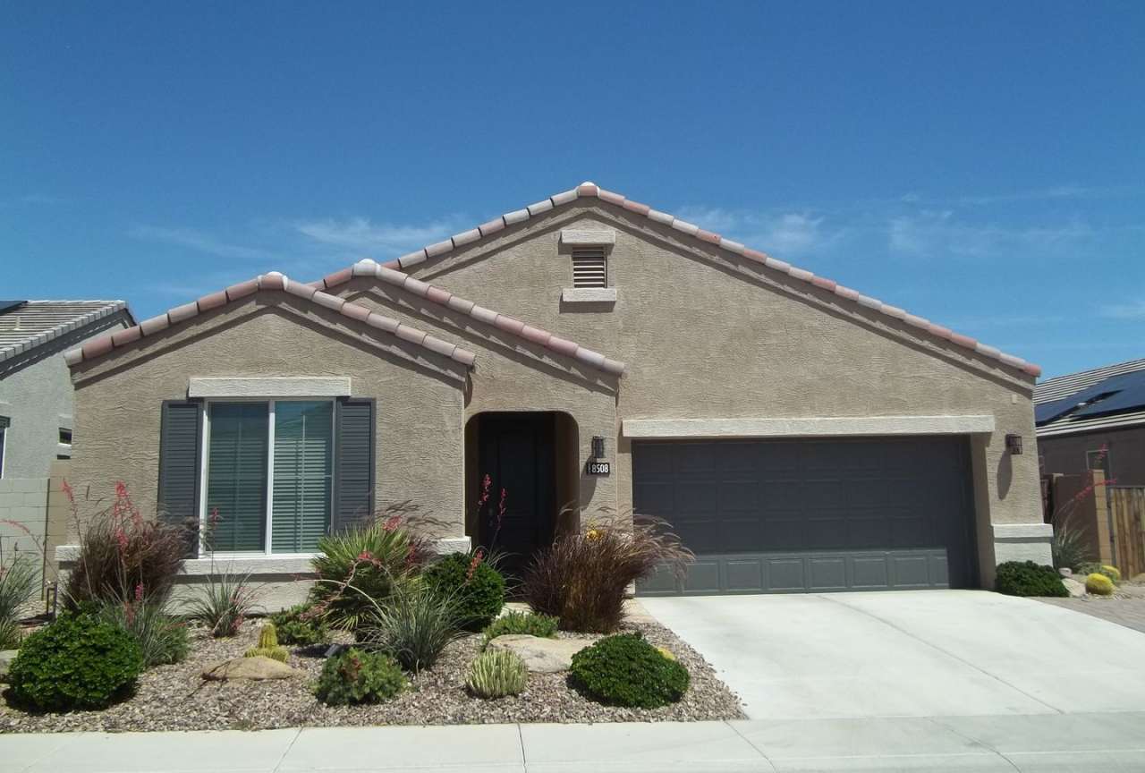 Stunning Fully furnished home 3 bed 2.5 baths 2056 sq ft w/heated pool!!! Must see will rent fast!