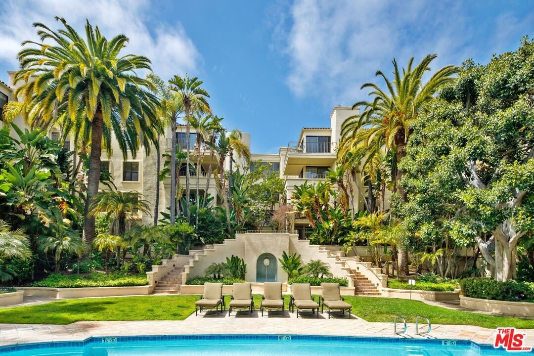 555 S Barrington Ave unit: 415