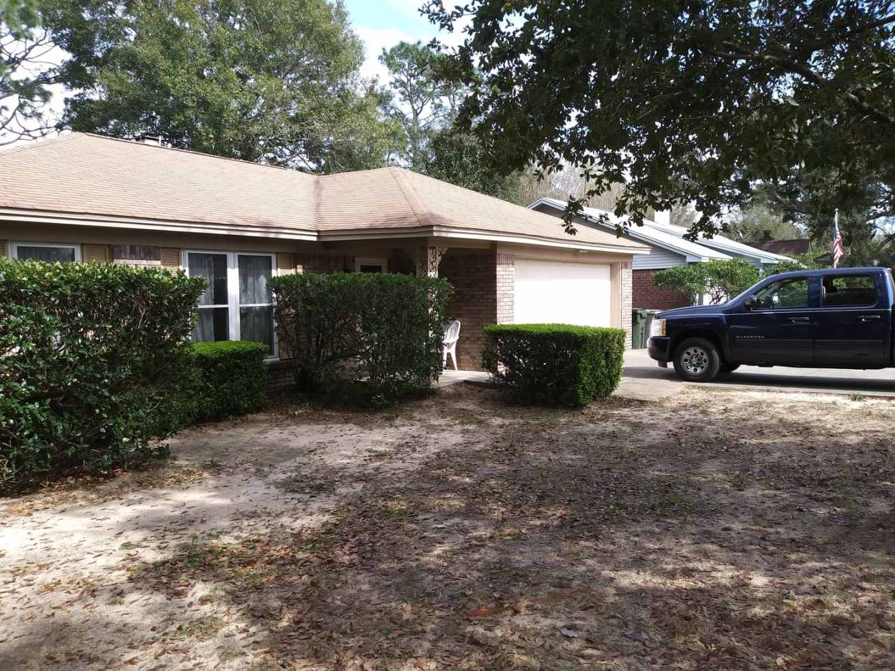 LARGE HOME 4 BEDROOM off Scenic Highway in BAYWOODS