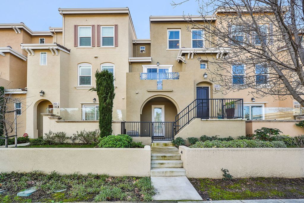 UPDATED LARGE 1600 sq/ft 3BR/3.5BA Central Mtn View Townhome AVAILABLE NOW