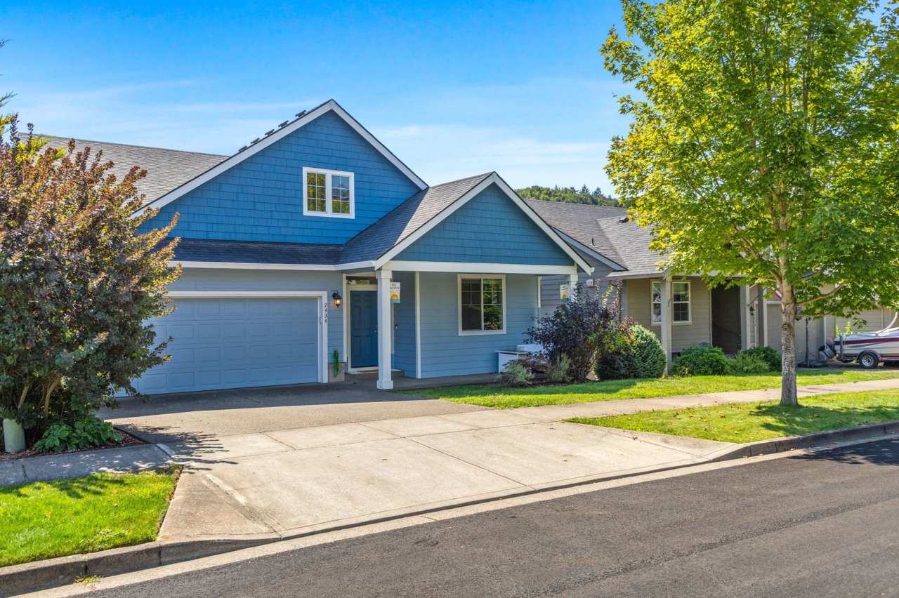 5-bed, 3-bath Home in Scenic West Salem