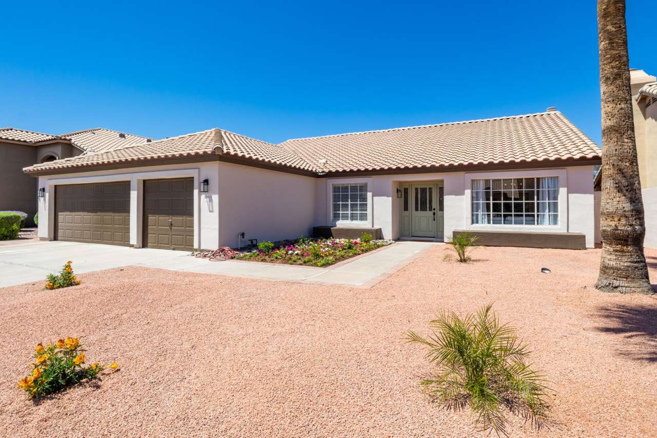 Beautiful updated 4 bedroom plus, 2 bath home in Chandler