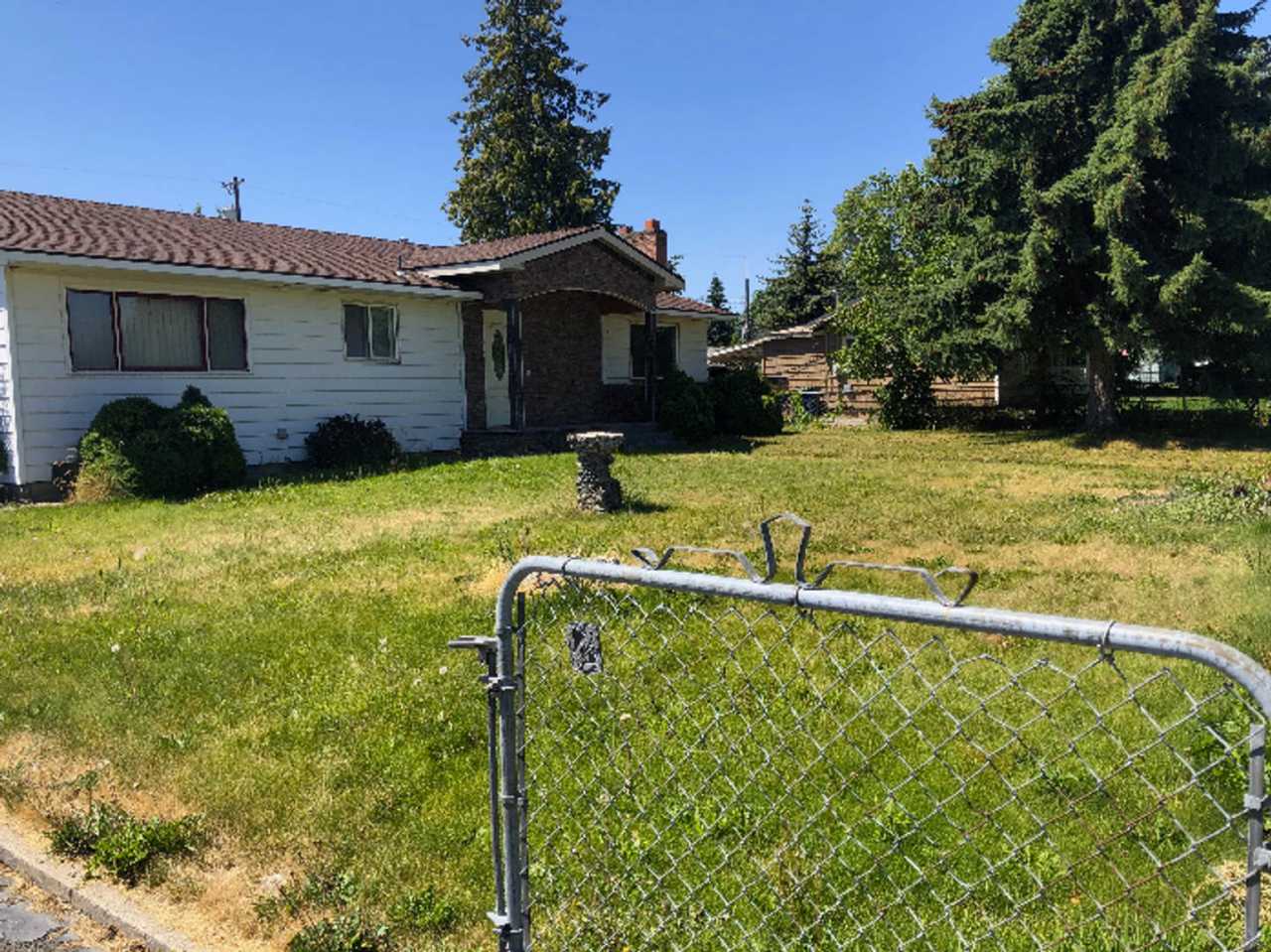 Ideally Located 2 Bed 1 Bath Lincoln Heights Home!