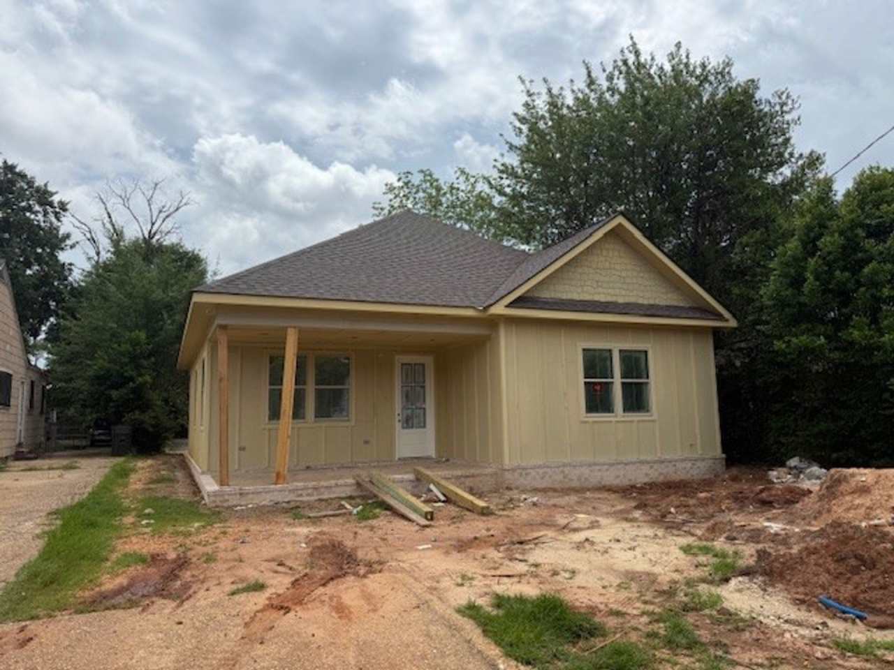 Forest Lake 3 Bed 3.5 Bath Available Now!