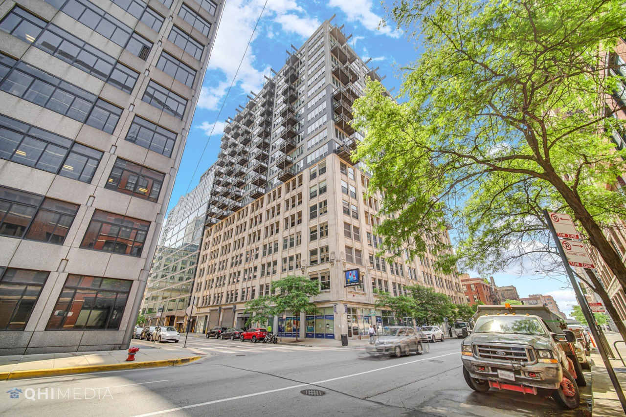 565 W QUINCY Street unit: 1805