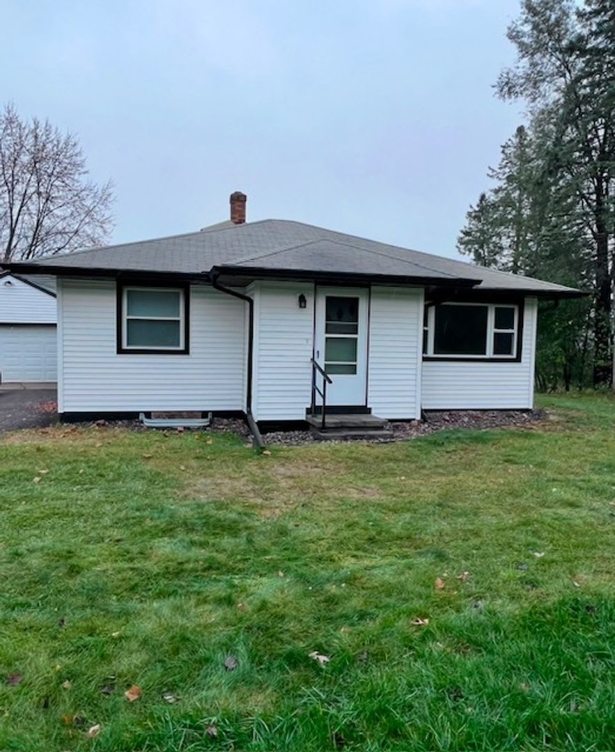 3BR Single Family Home Available NOW on Eau Claire's Northside!