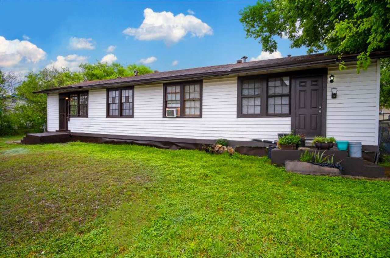 Cozy Renovated 2 BR Near Downtown