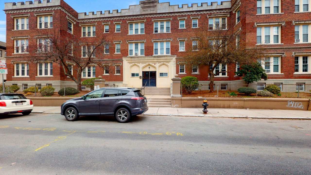 Beautiful 1 Bed 1 Bath Available NOW