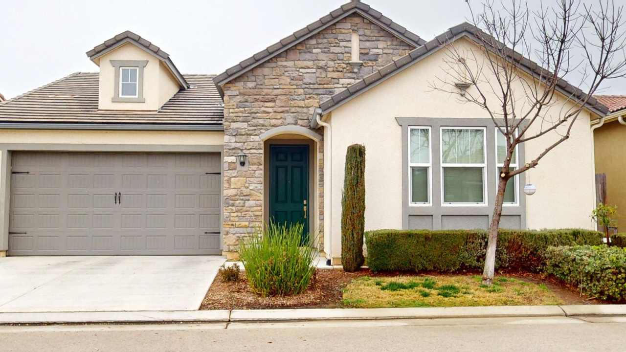 3033 Antonio Lane Clovis, CA 93619