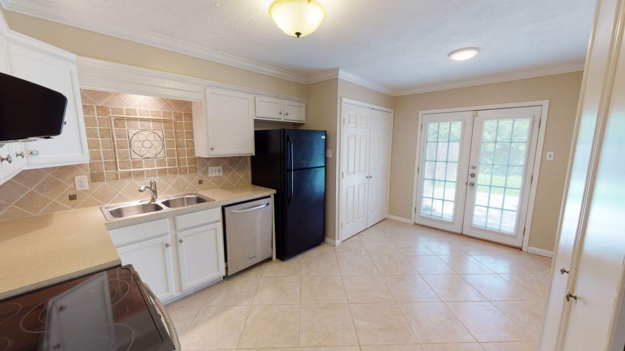 Centrally located 2/1