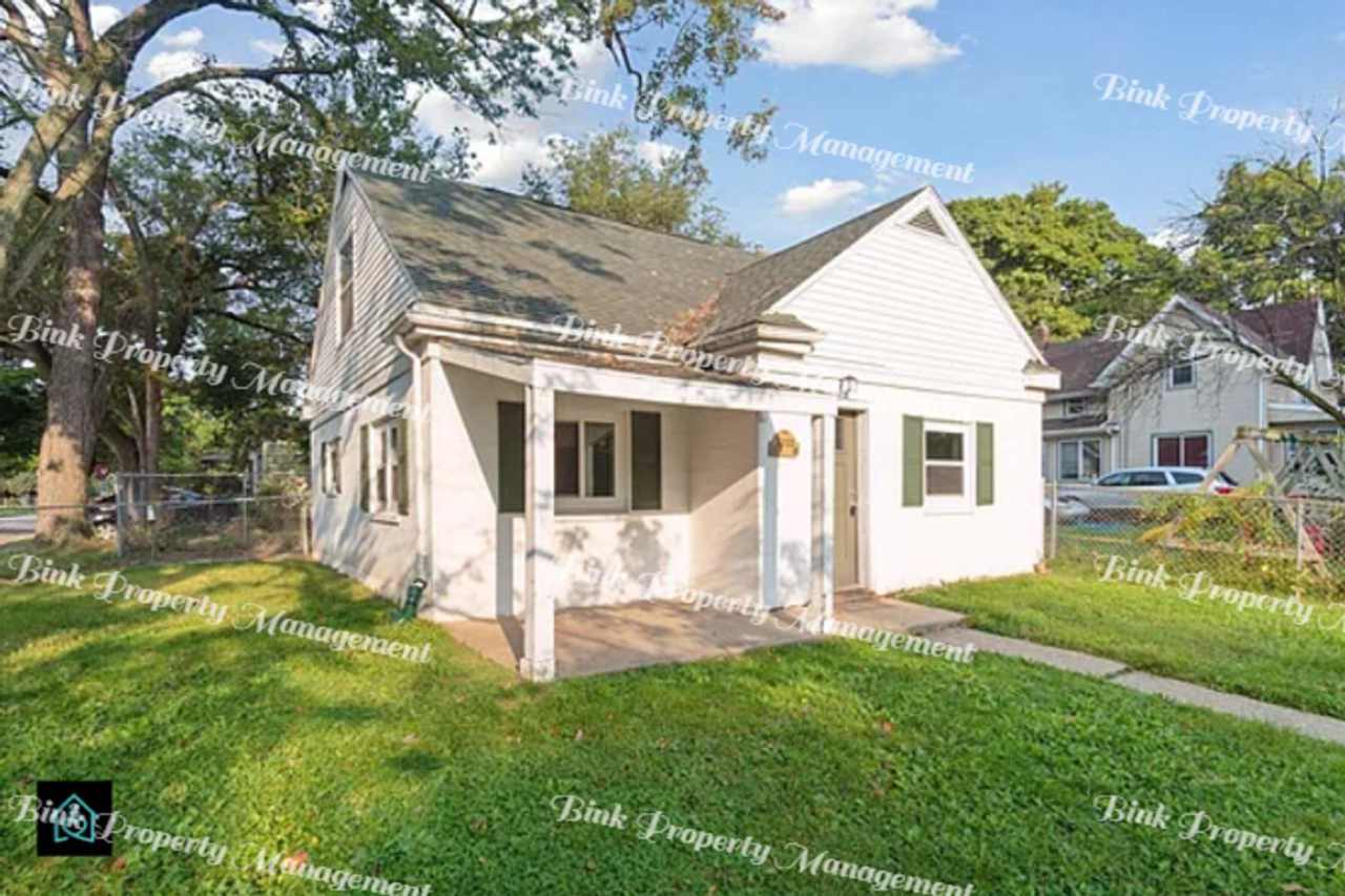 1201 Comfort St. - LANSING