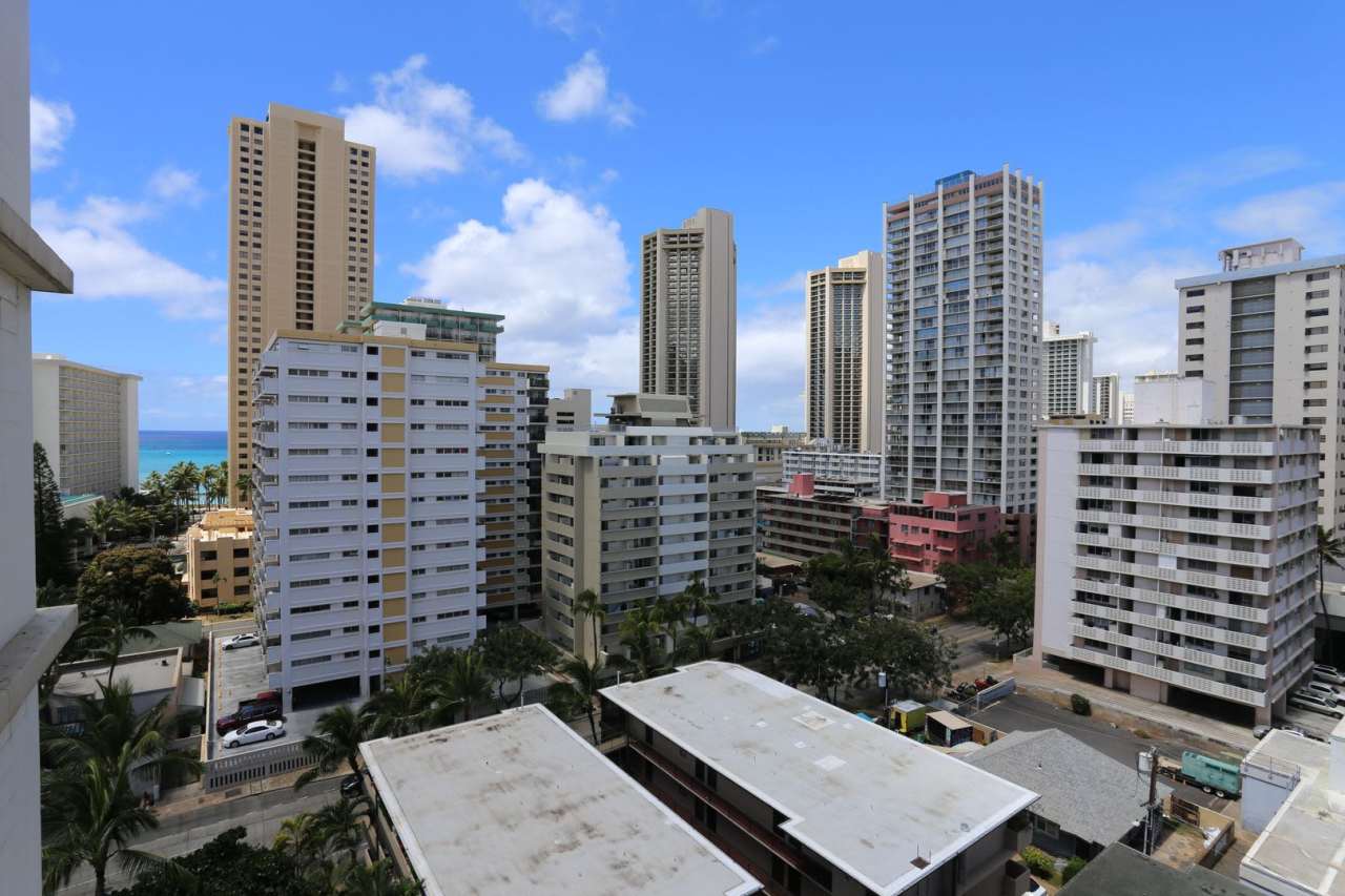 Liliuokalani Plaza – 2 bedroom, 2 bath with 1 covered parking