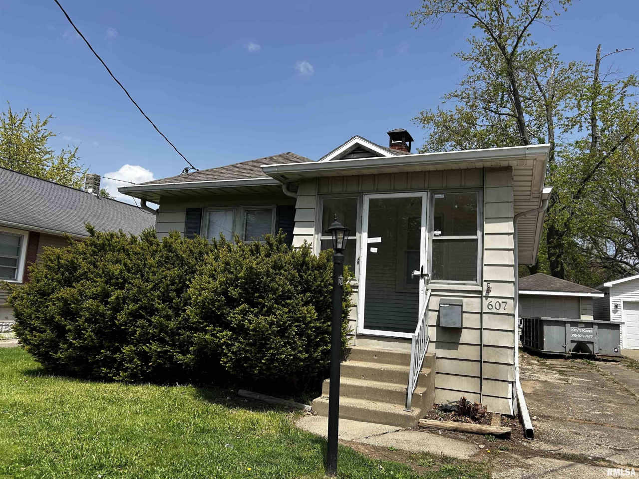 607 E FORREST HILL Avenue