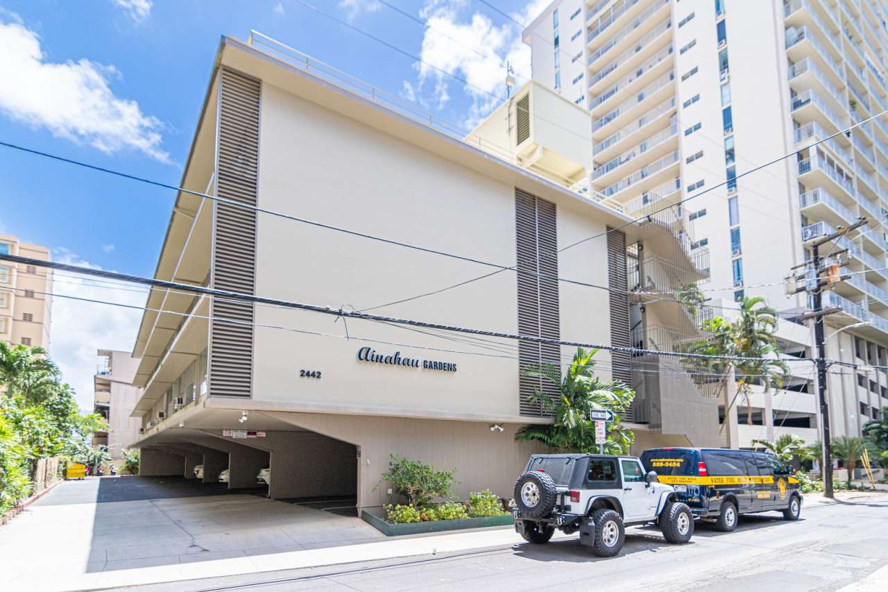 Available Now! Convenient Location in Waikiki