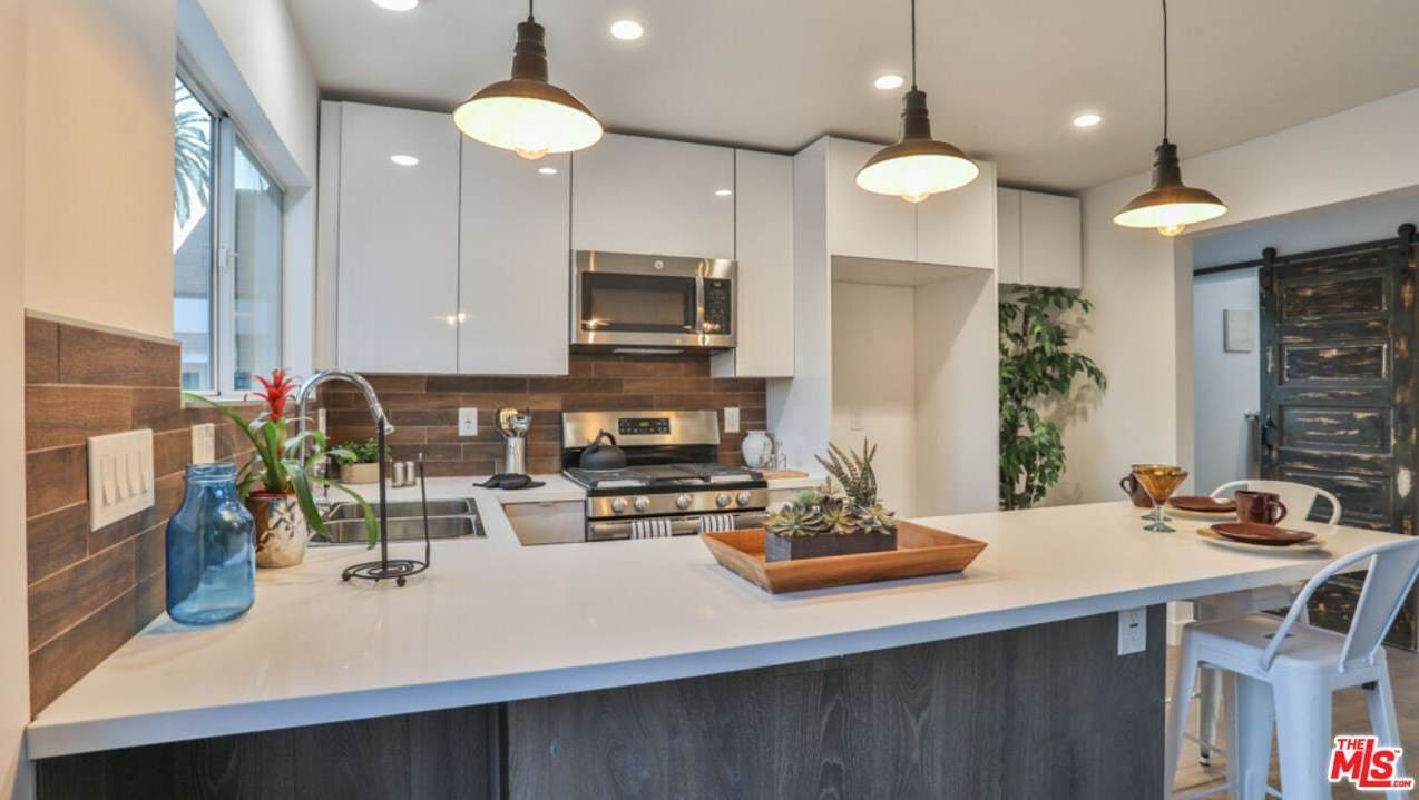 128 N BURLINGTON AVE