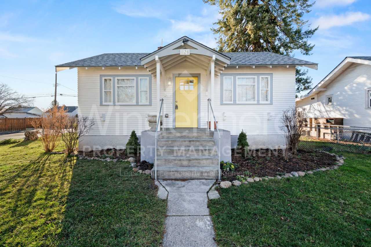 Welcome to this charming 1-bedroom, 1-bathroom home located in the vibrant city of Spokane, WA.
