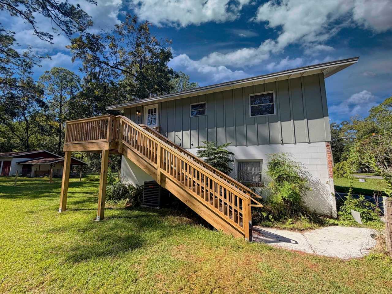 Cozy Completely Remodeled 2nd Floor Duplex with 2 bedrooms and 1 bathroom.