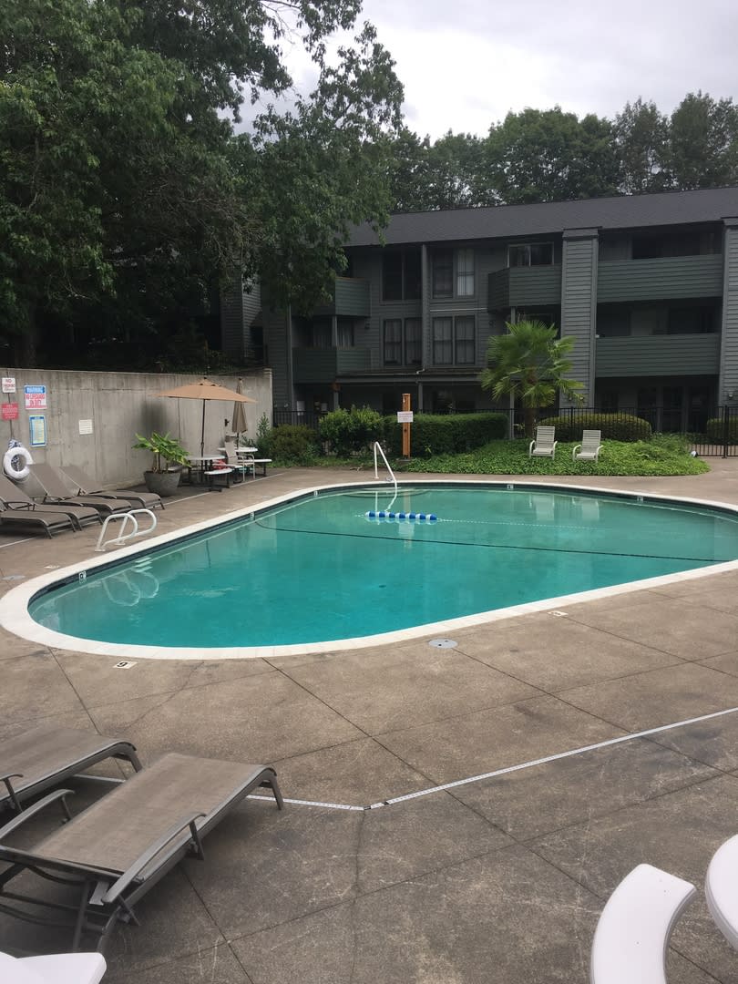 1 bedroom Condo near Washington Square Mall with seasonal pool