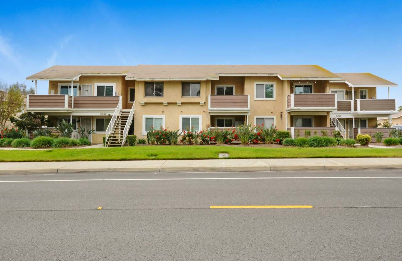 Available now! The Perfect Start Quaint  Charming 2nd Story Condo.