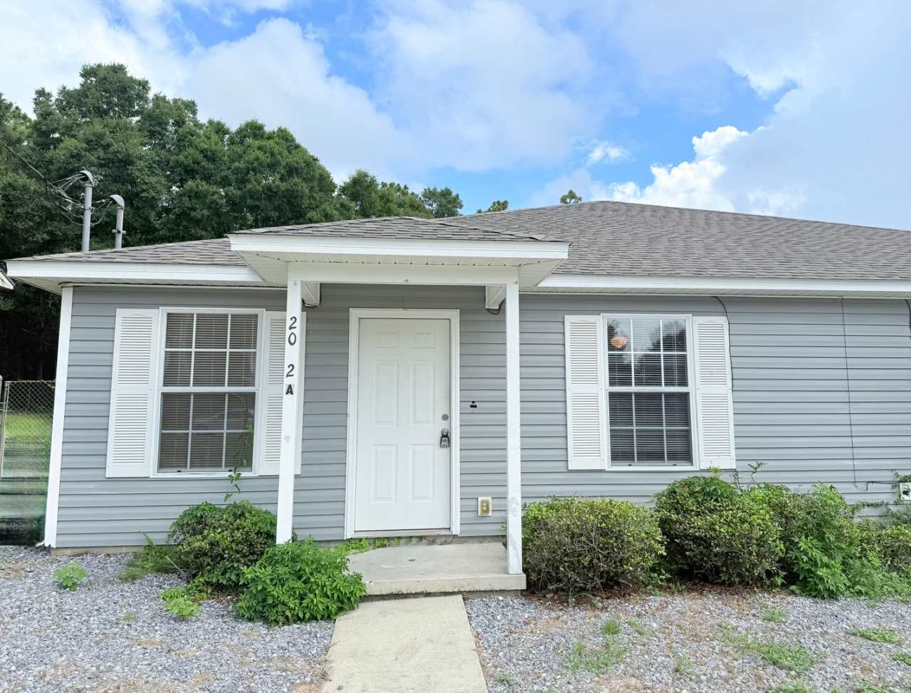 Charming 2 Bed/2 Bath Duplex