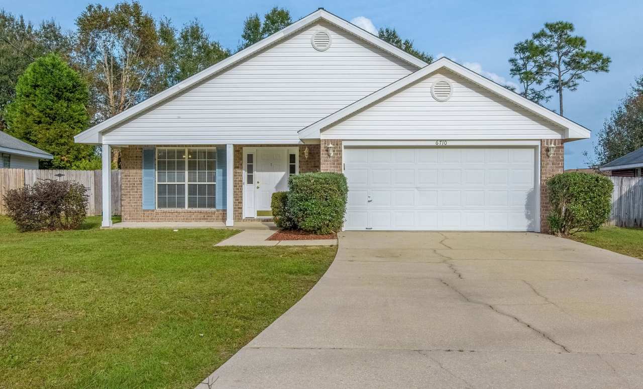 Cozy 3-Bedroom, 2-Bathroom Home - Prime Milton Location