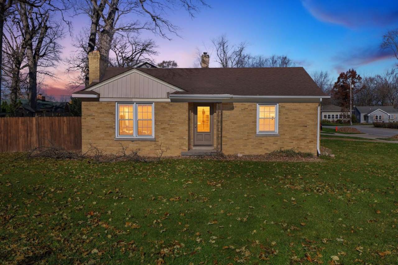 Charming 3BR House in Crown Point