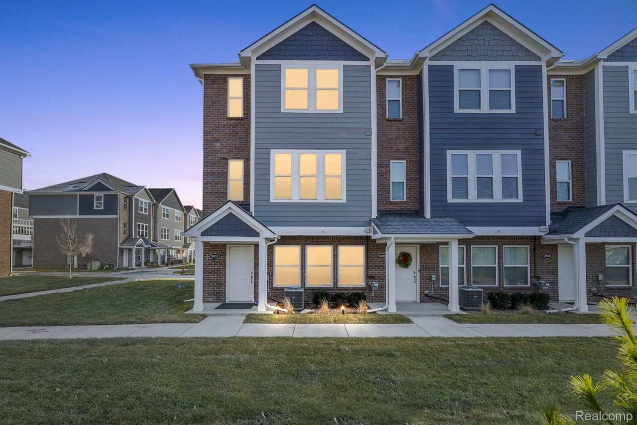 BEAUTIFUL NEW CONSTRUCTION TOWNHOME FOR LEASE IN TROY!