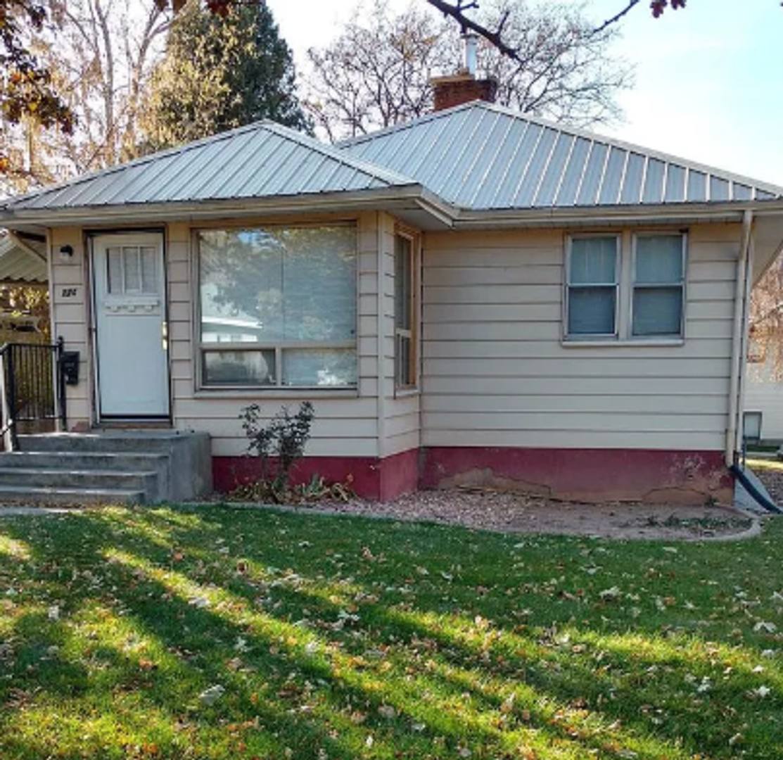 Upstairs Duplex Delight  $400 Credit for 1st Month's Rent