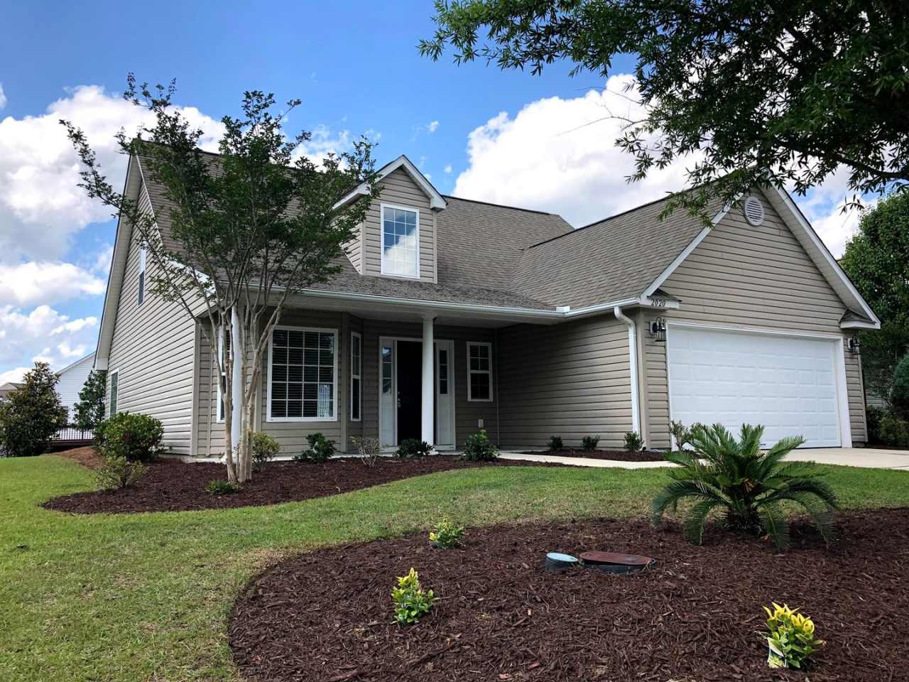 3 bed 2.5 bath Spacious Home in Azalea Lakes