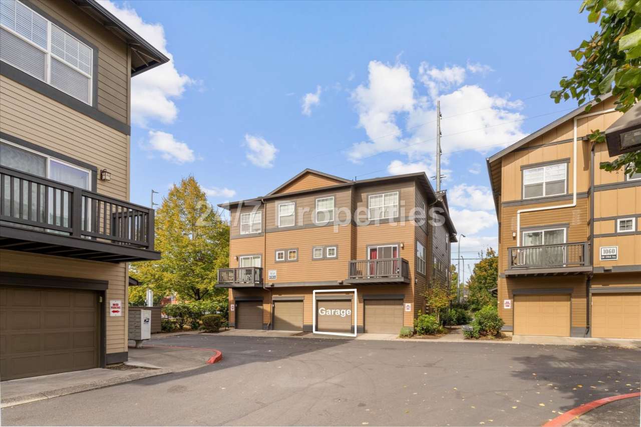 3 BD I 2.5 BA Beaverton Townhome