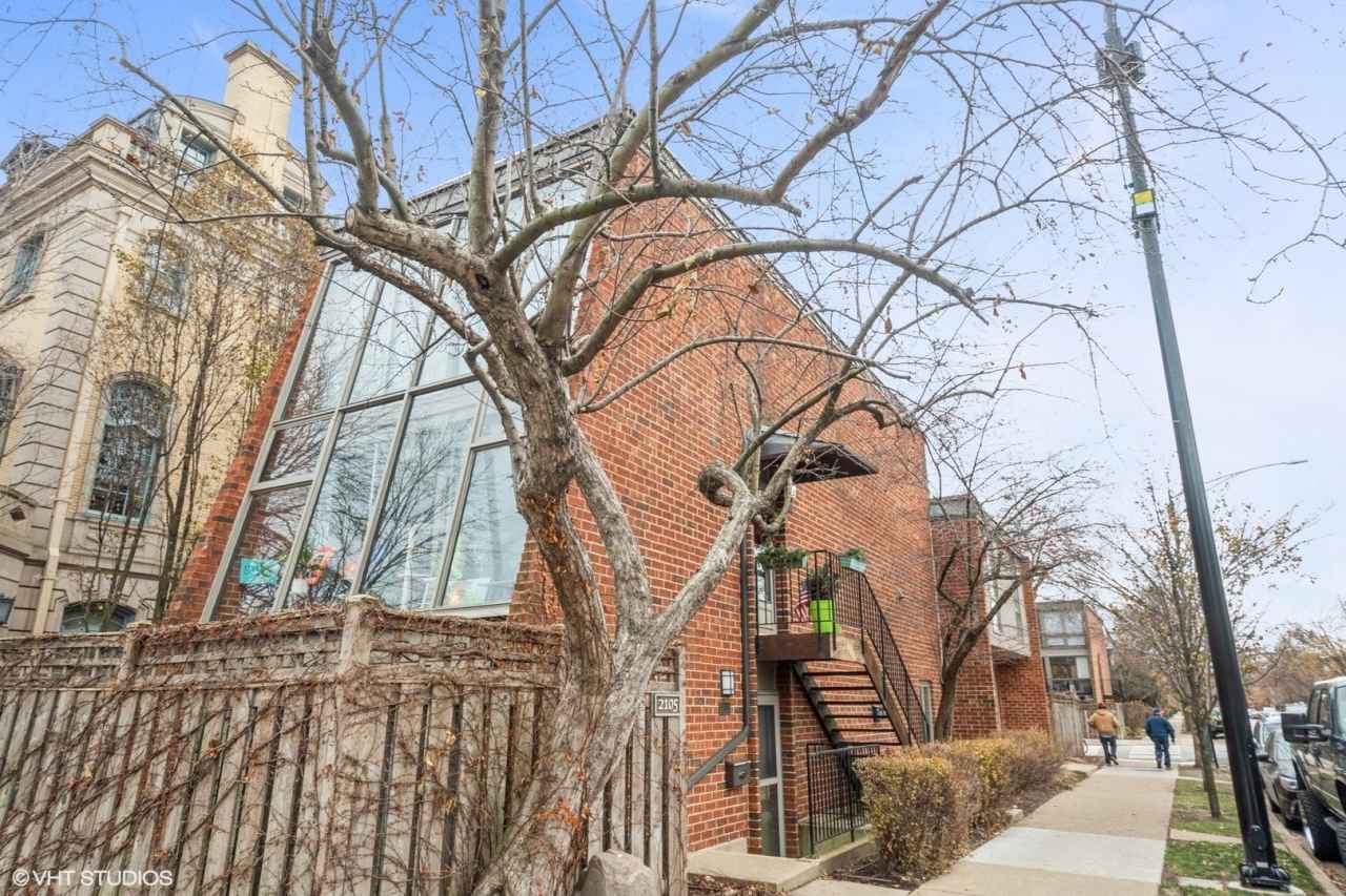 2105 N Larrabee Street