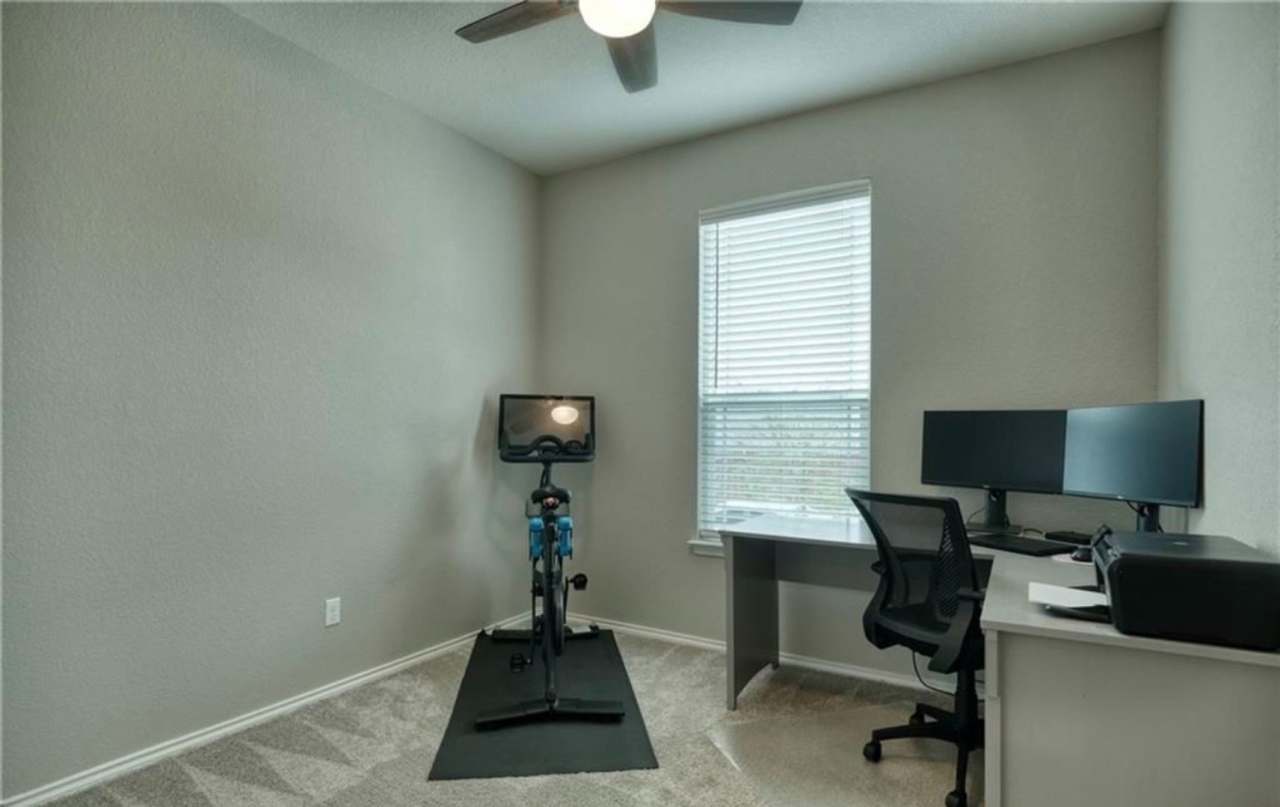 Room in 3 Bedroom Home at Muenster Dr