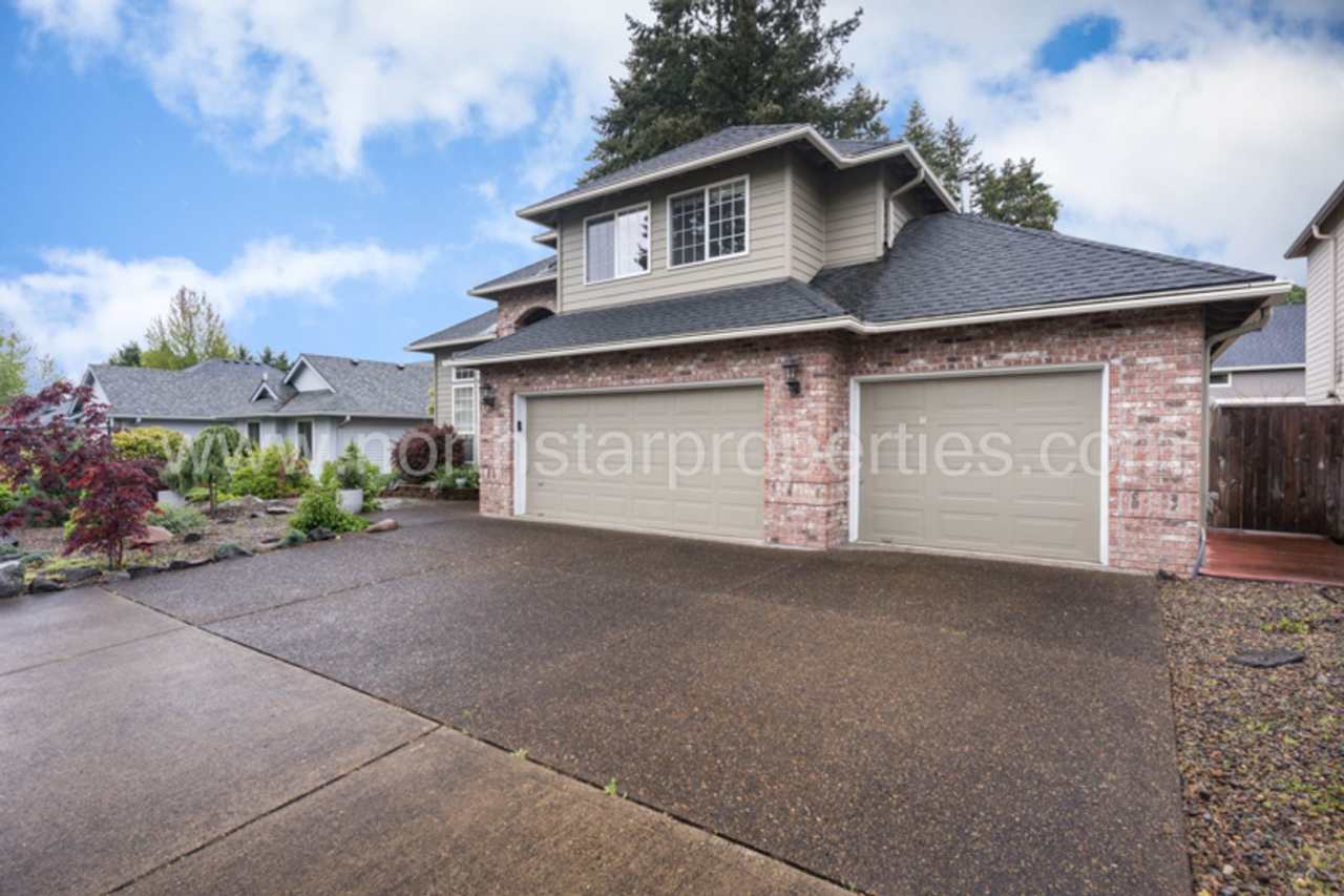 Beautiful Spacious Home in Tigard